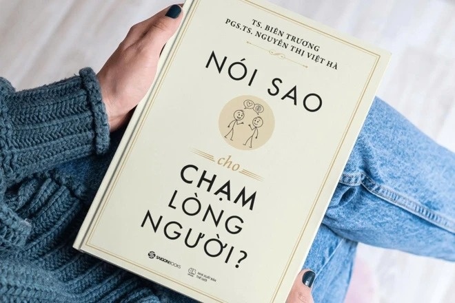 'Noi sao cho cham long nguoi?' - Cam nang giao tiep thoi dai so hinh anh