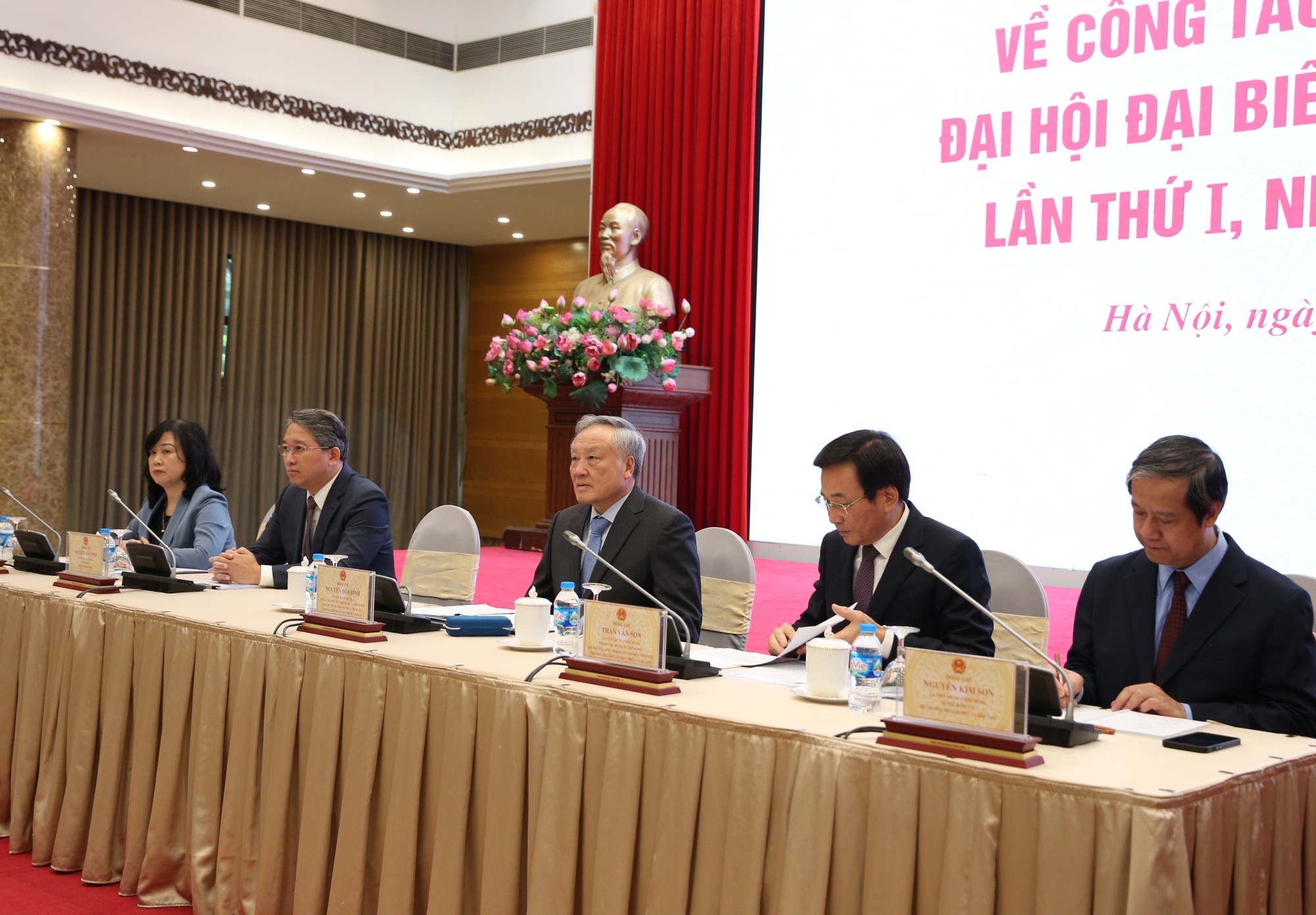 Dang bo Chinh phu anh 1