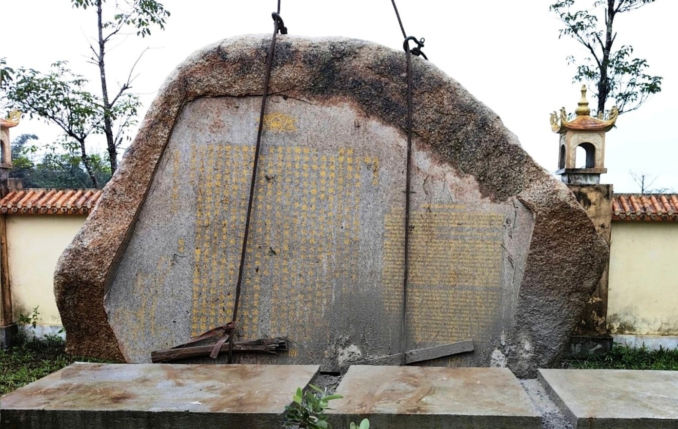 Khac Chieu Can Vuong len bia da 11 tan hinh anh