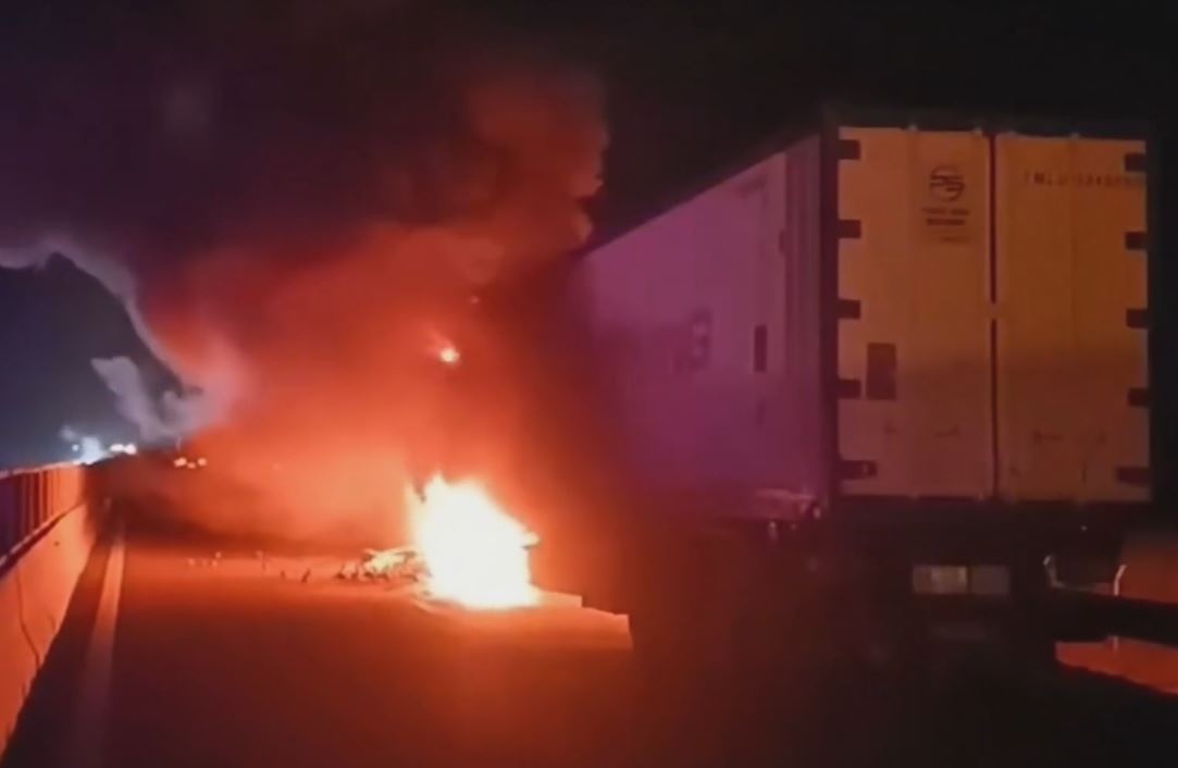 Xe container chay ngun ngut tren cao toc Vinh Hao - Phan Thiet hinh anh