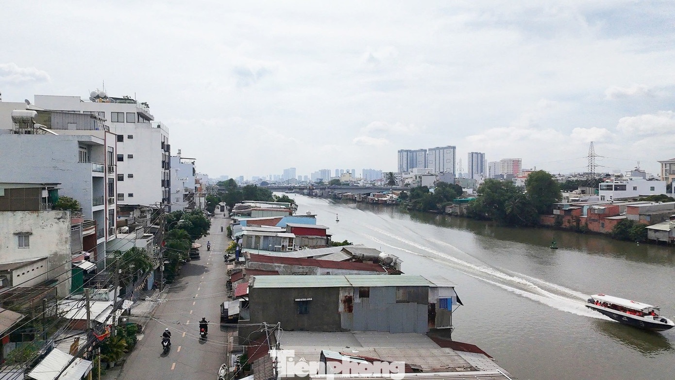 Nha ven kenh TP.HCM anh 1