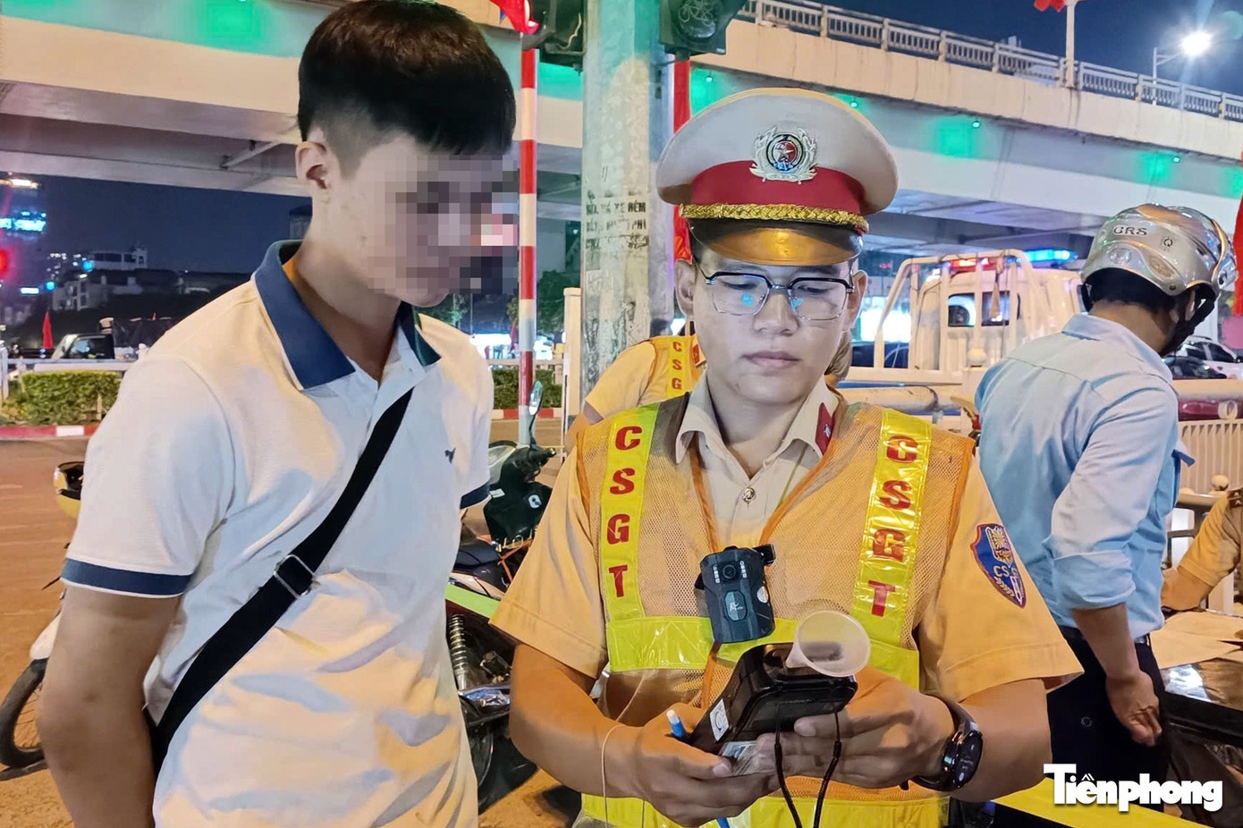 Uong mung ban ra vien anh 2
