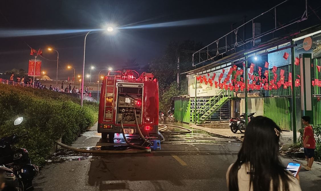 Chay lon tai nha xuong o Ha Noi hinh anh