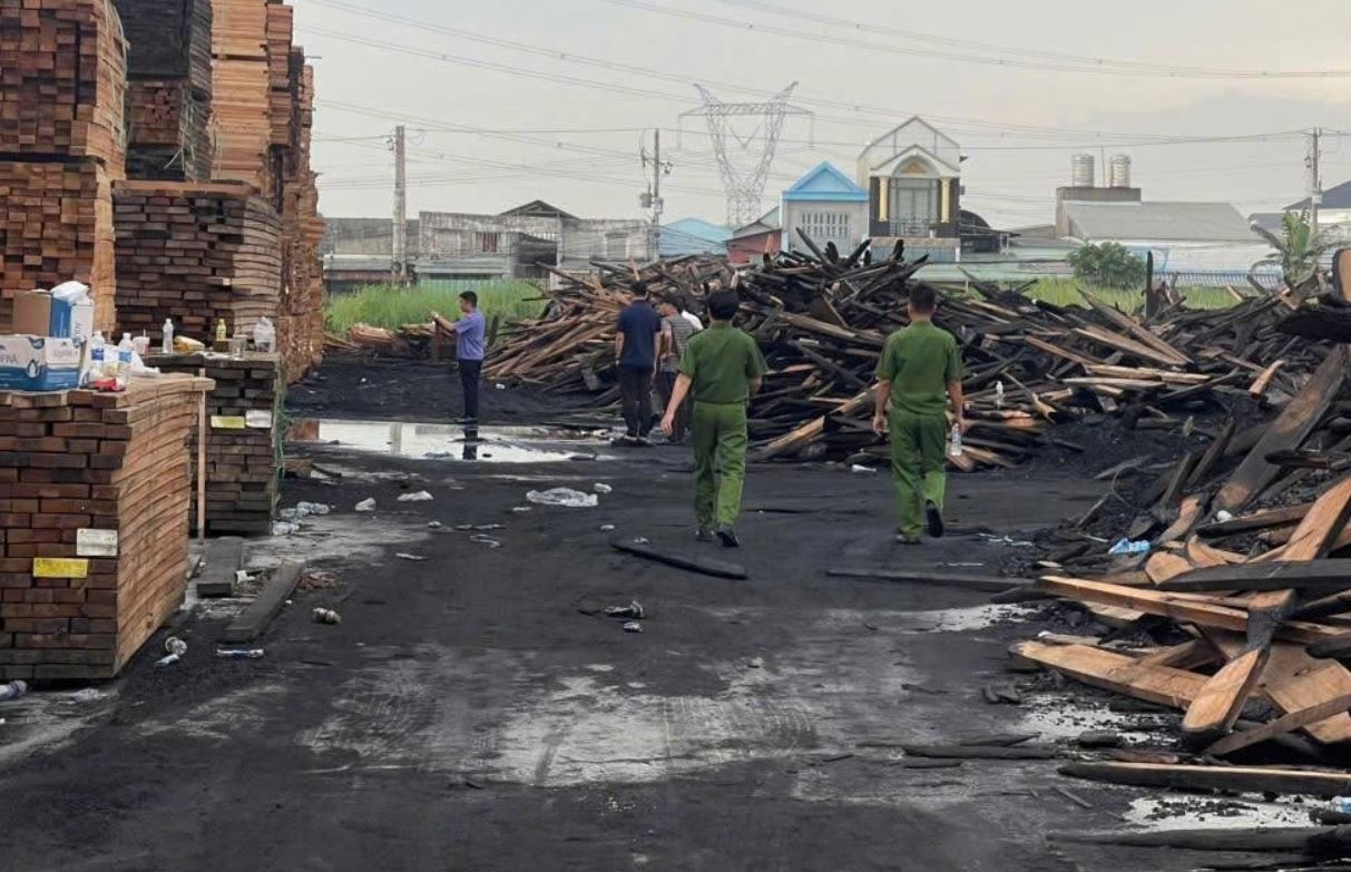 Nguoi dan ong duoc cuu trong dam chay o TP.HCM da tu vong hinh anh