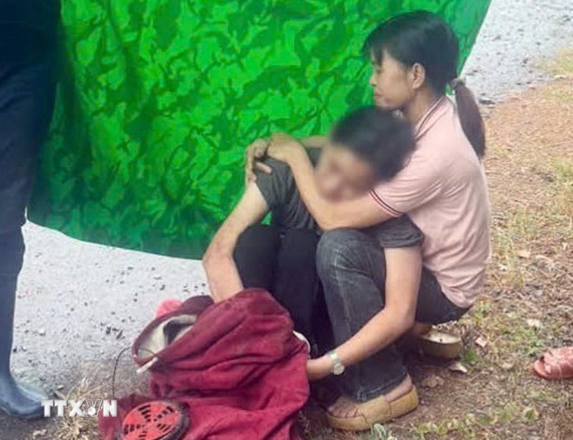 Phu nu lac bien gioi anh 1