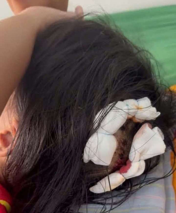 Cha duong danh con rieng anh 2