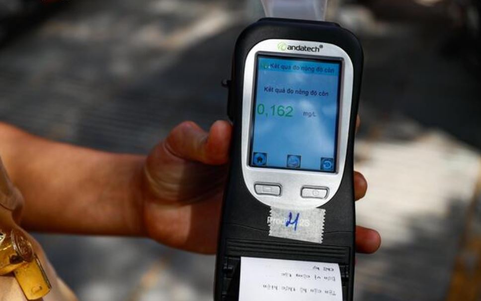 Tai xe an do len men duoc suc mieng truoc khi do lai nong do con hinh anh