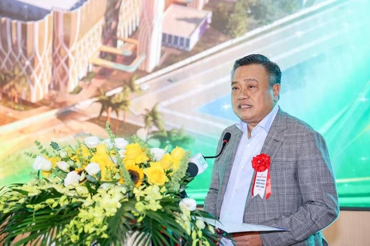 Chu tich Ha Noi neu nguyen nhan khien thanh pho ngap lut nang hinh anh