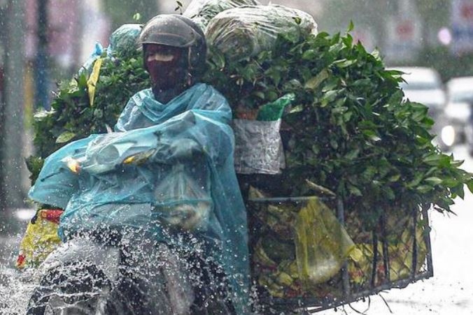 Thoi tiet 17/10: Mien Trung mua lon keo dai, nguy co xuat hien lu hinh anh