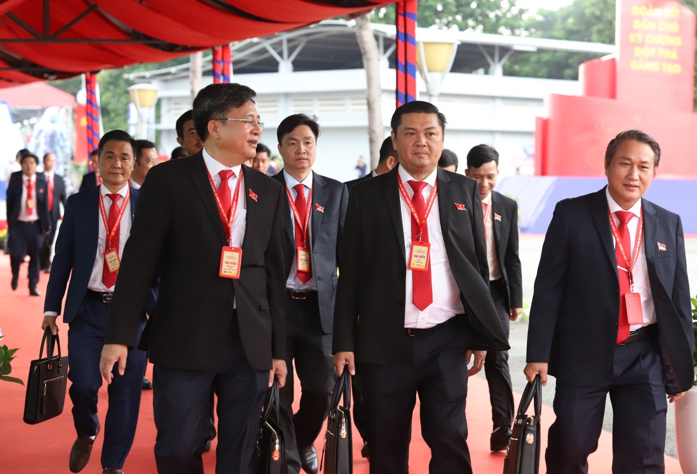 Phien khai mac Dai hoi Dang bo TP.HCM lan I dien ra sang nay hinh anh