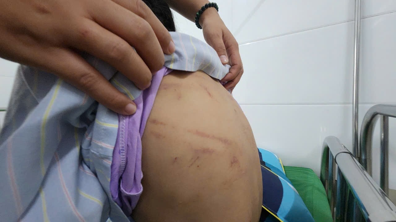Cha duong danh con rieng anh 2