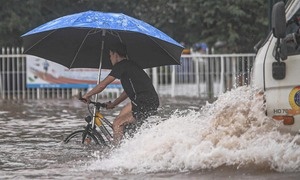 Mien Bac sap don khong khi lanh, mua lon keo dai hinh anh