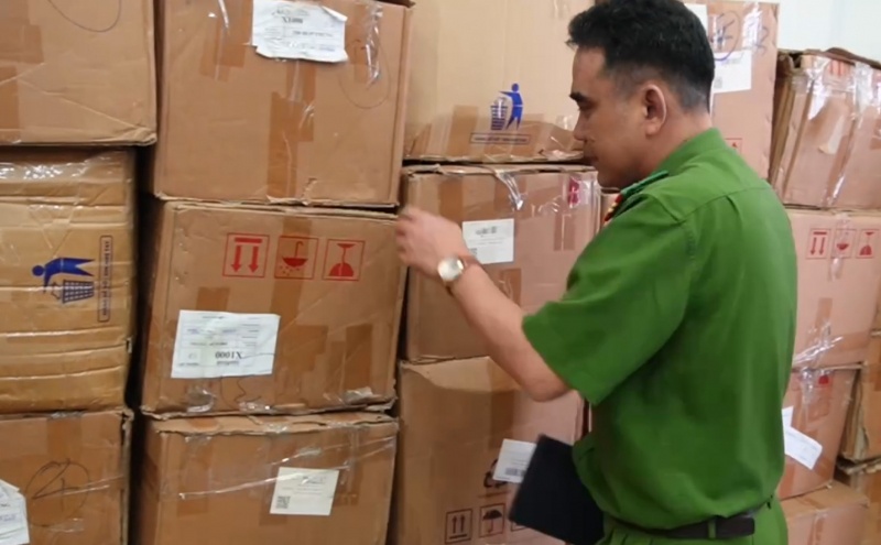 Ngan 98,  Coi thuong phap luat anh 3