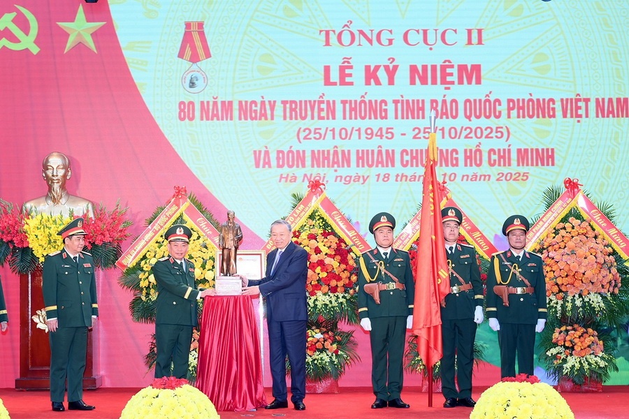 Tong Bi thu du Le ky niem 80 nam Tinh bao Quoc phong Viet Nam hinh anh