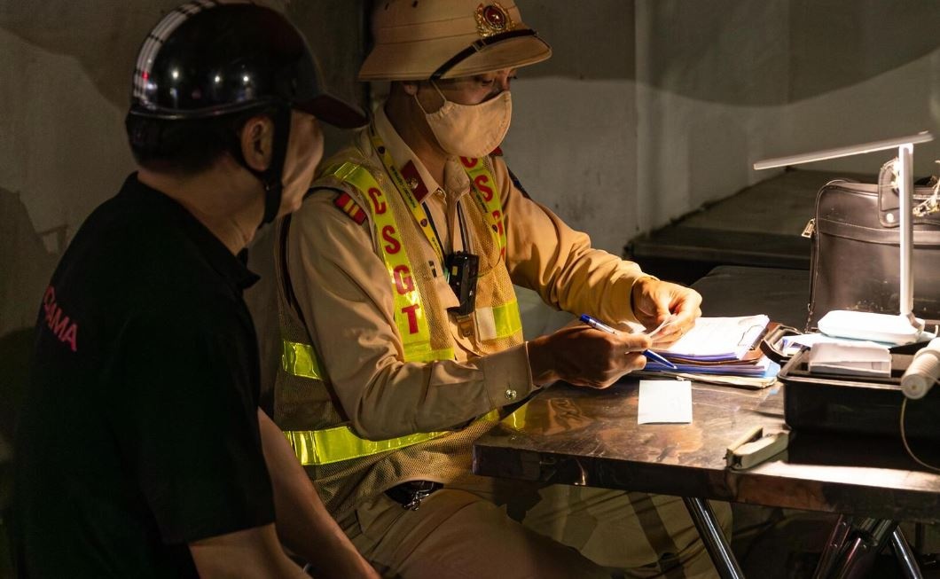 Tai xe vi pham nong do con gia vo mat tri, lien tuc noi 'khong nho gi' hinh anh