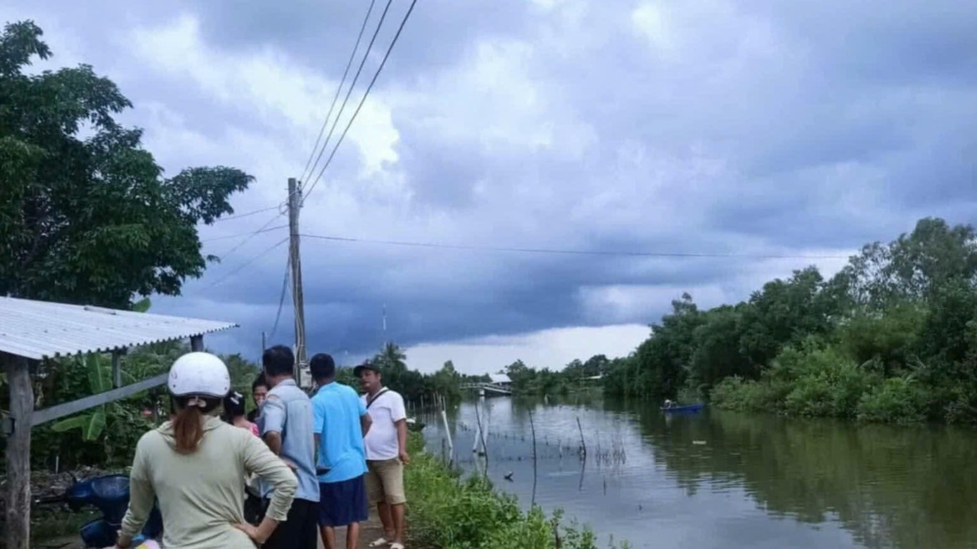 Be gai 3 tuoi o Ca Mau tu vong khi nga xuong vuong tom hinh anh