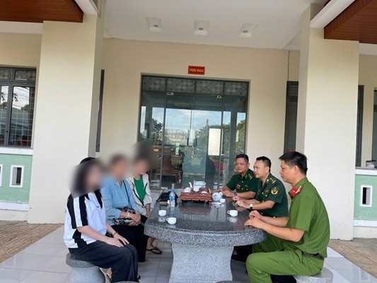 Co gai bi lua Campuchia anh 1