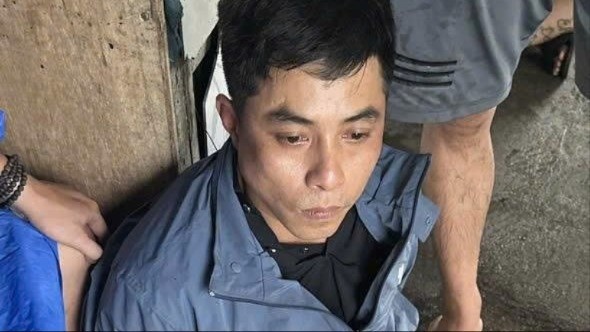 Bat ke loi dung mua gio, dot nhap hang loat nha dan o Da Nang hinh anh