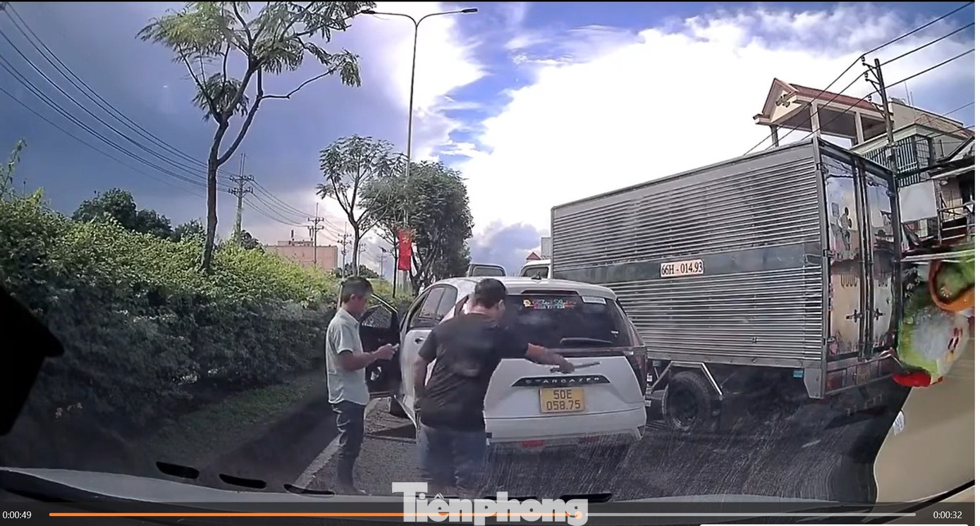 Xe tai duoi oto TP.HCM anh 1