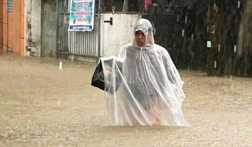 Thoi tiet 27/10: Mien Trung mua xoi xa, nguy co cao lu quet va sat lo hinh anh