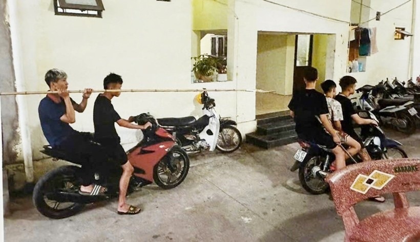 Phe chuan khoi to 35 doi tuong mang theo dinh ba hon chien hinh anh