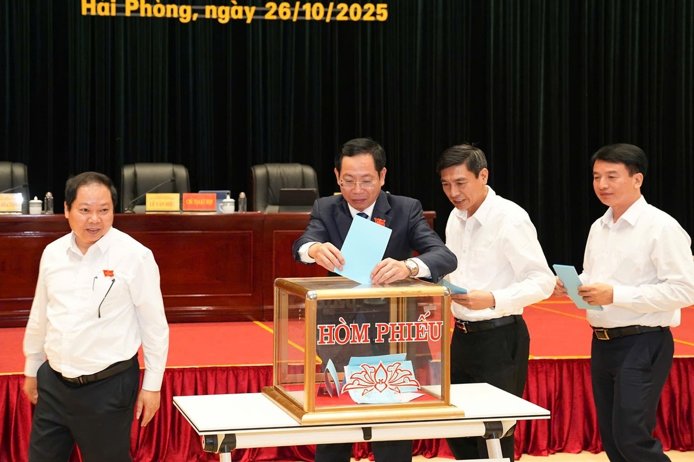 Hai Phong anh 2