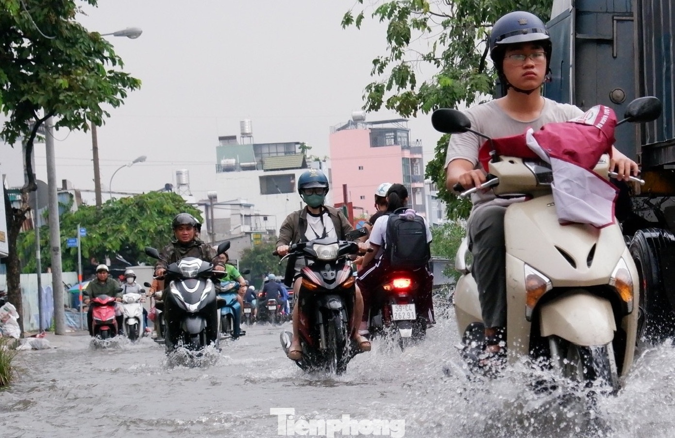Trieu cuong mua ngap TP.HCM anh 2