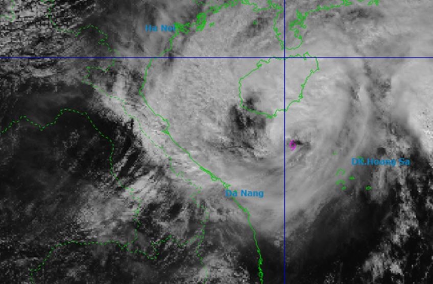 Vi sao bao Fengshen cuong do khong manh nhung van gay mua lon? hinh anh