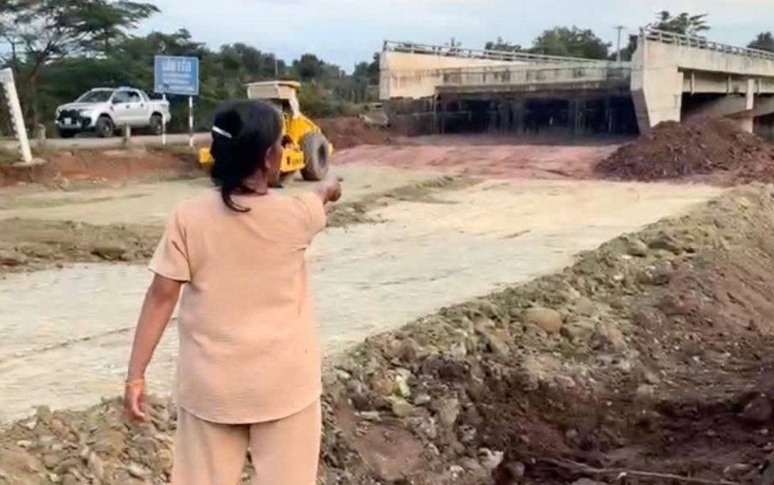 Chan xe, tan cong nguoi tai du an nghin ty de doi 300 xe dat hinh anh