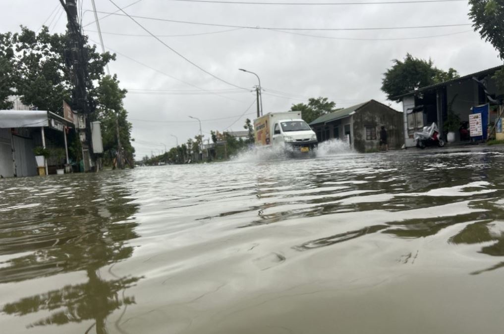 Nam Quang Tri den TP Da Nang cuc bo co noi mua tren 800 mm hinh anh