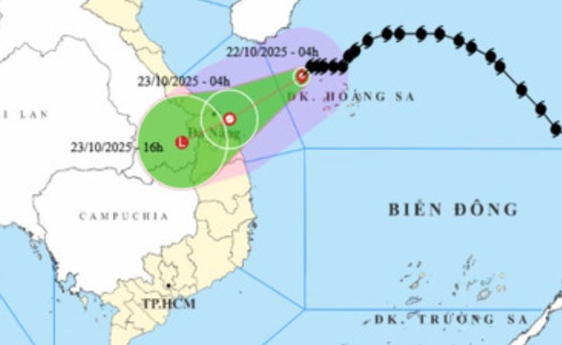 Bao Fengshen cach thanh pho Da Nang khoang 310 km hinh anh