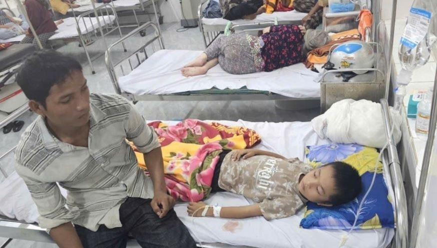 Gia han dinh chi Pho hieu truong truong co hoc sinh nhap vien hinh anh