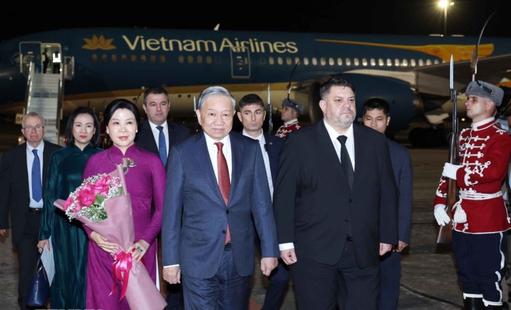 Tong Bi thu va Phu nhan bat dau tham chinh thuc Bulgaria hinh anh