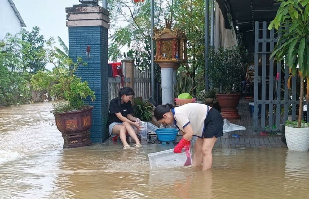 Chua khac phuc xong hau qua mua lu, Hue lai sap co dot mua 900 mm hinh anh