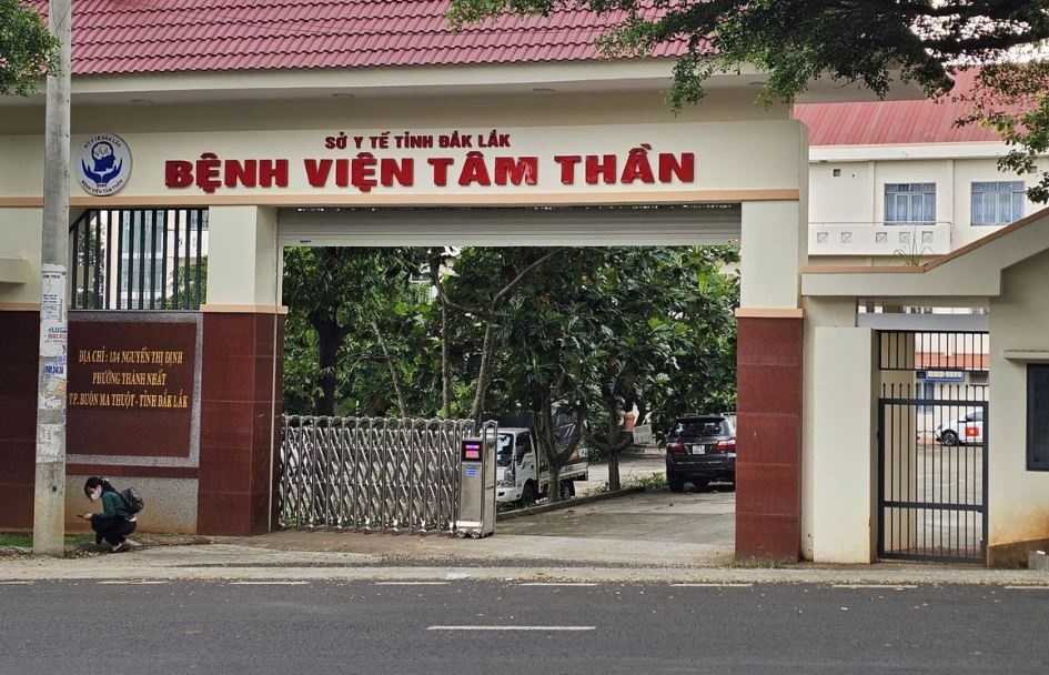 Moi nhat vu chan xe danh nguoi roi quat 'may biet tao la ai khong?' hinh anh