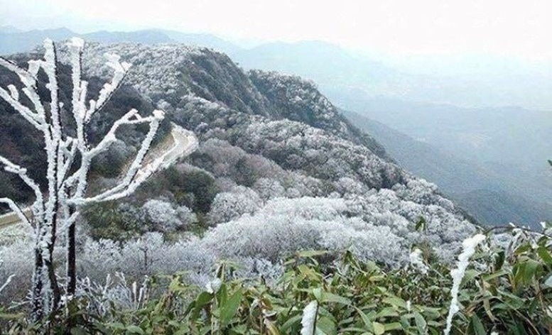 Khong khi lanh tang cuong, mien Bac chuyen lanh, mien Trung mua to hinh anh