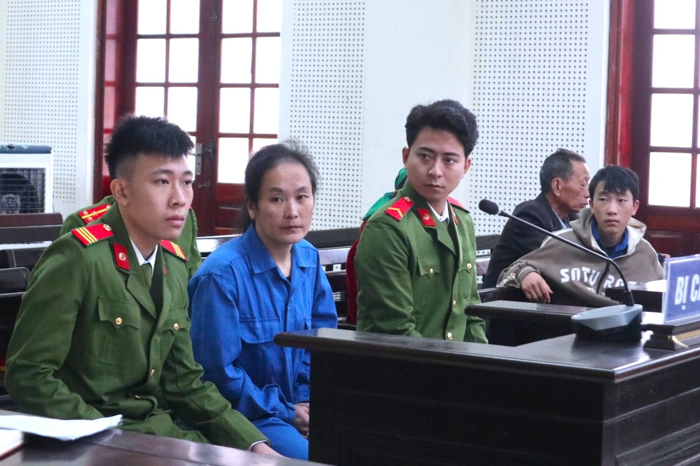 Dam chong tu vong khi thay nhan tin tan tinh gai hinh anh