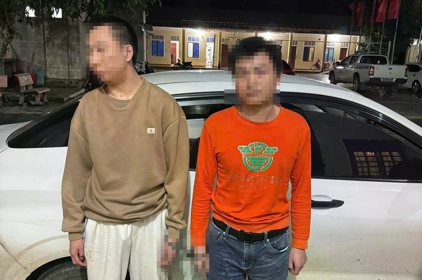 Bi an 2 nguoi nuoc ngoai duoc nguoi la thue tai xe cho ra Ha Noi hinh anh