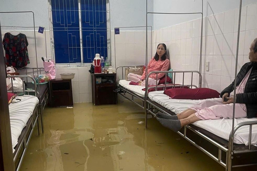 Lu lich su 'nhan chim' benh vien lon nhat mien Trung hinh anh