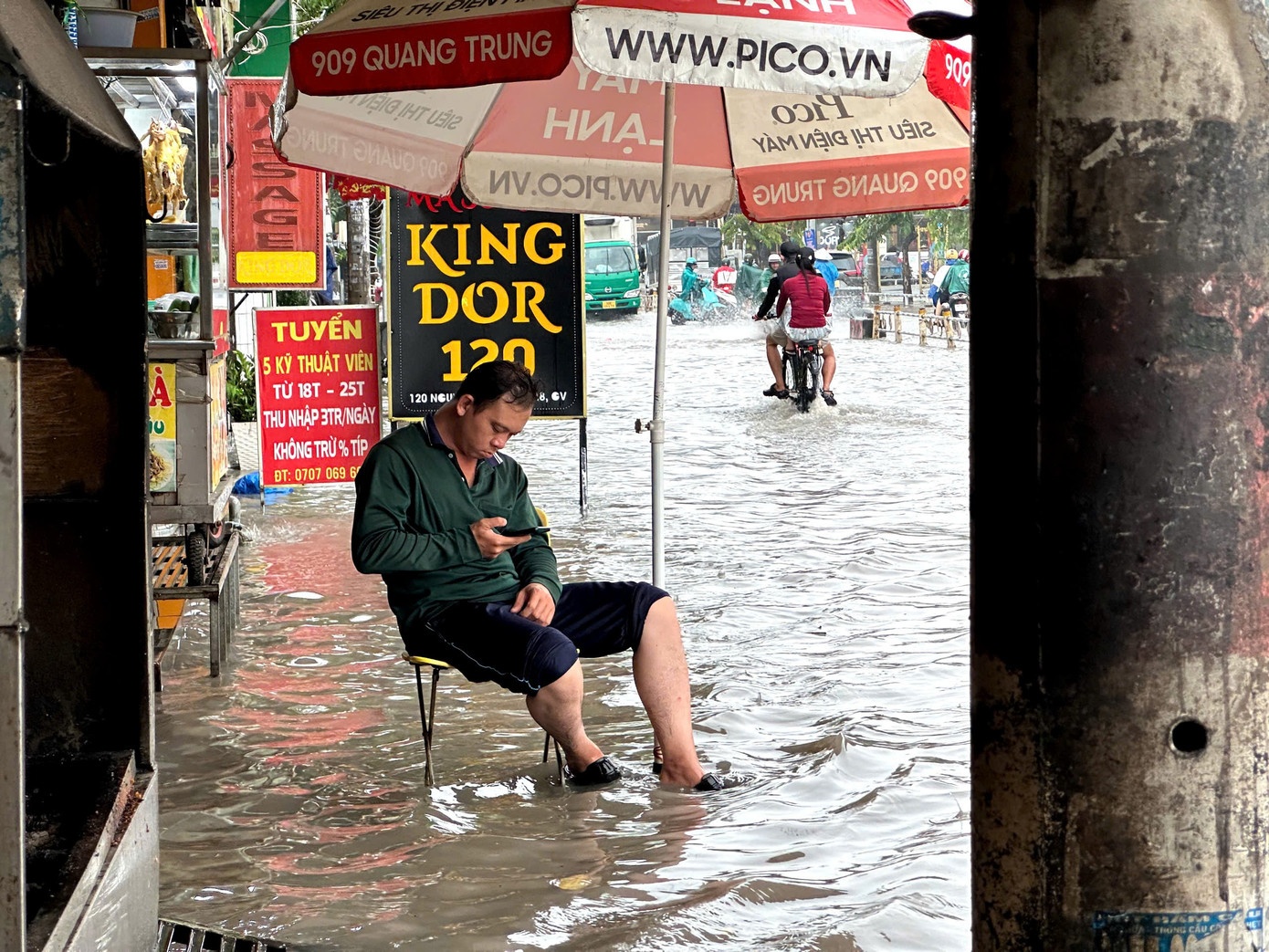 Mua trieu cuong TP.HCM anh 2