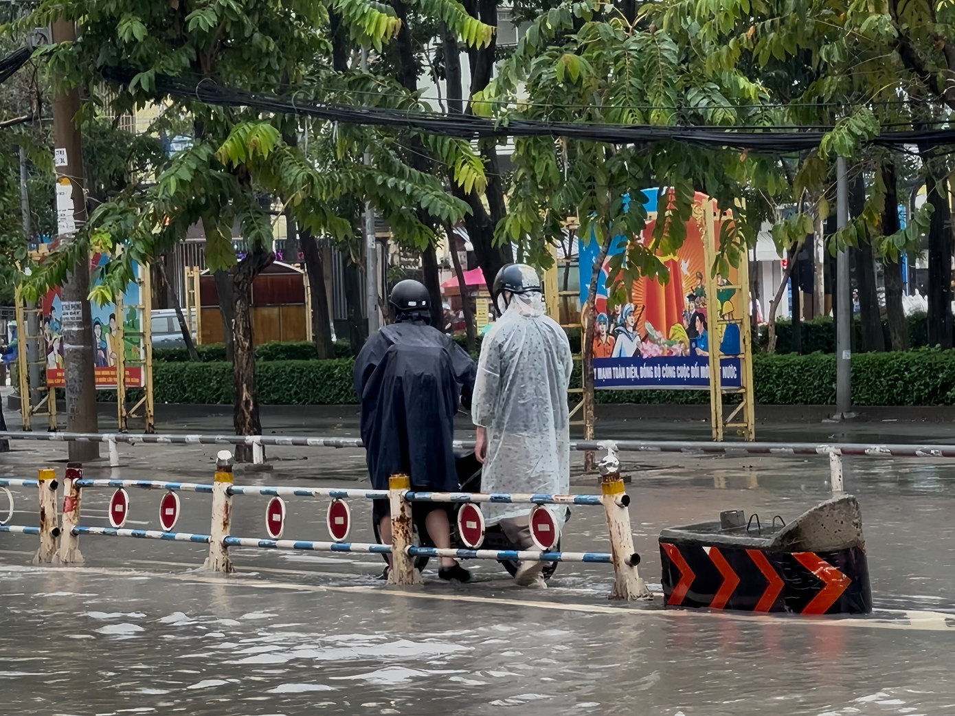 Mua trieu cuong TP.HCM anh 5