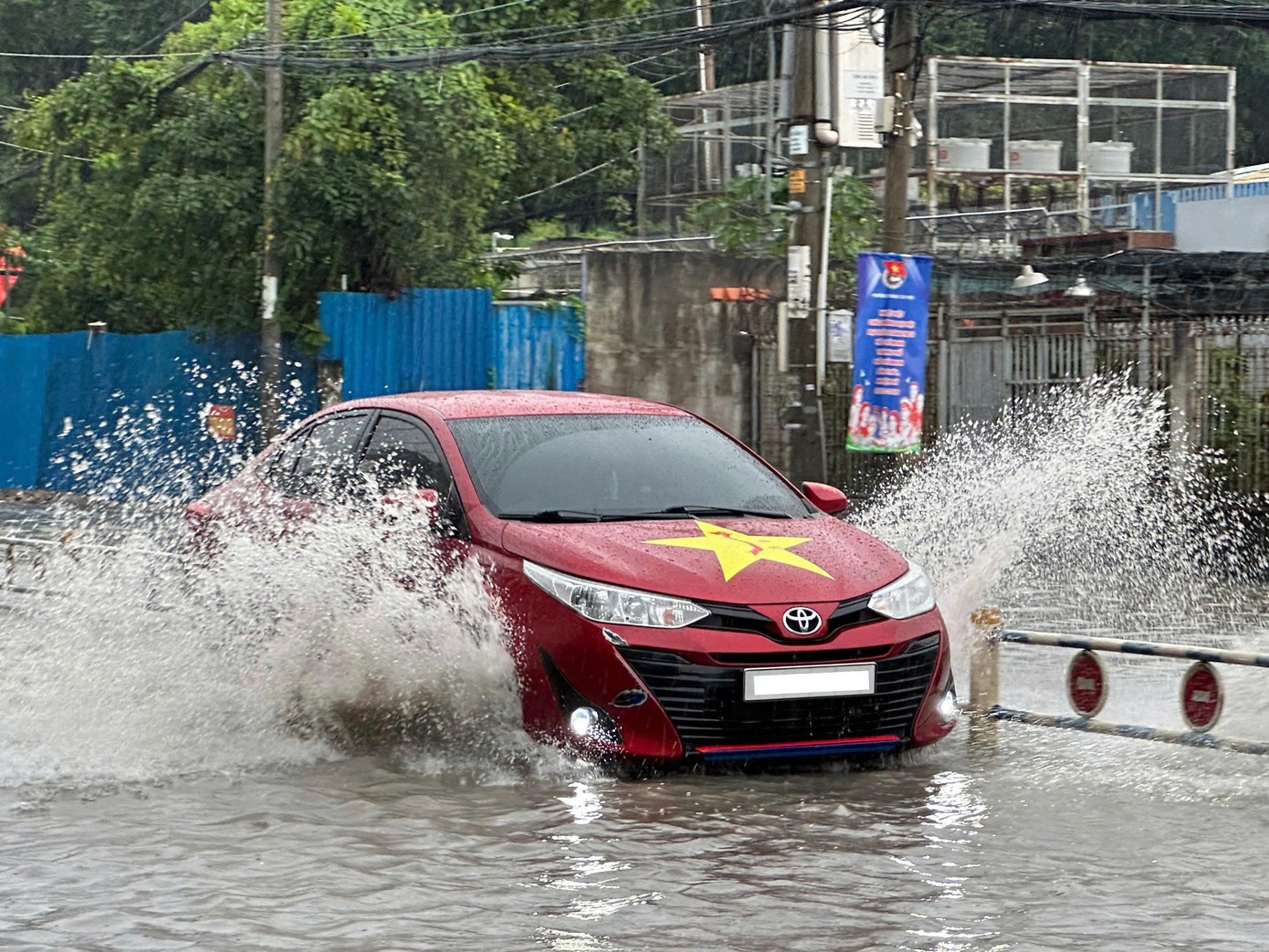 Mua trieu cuong TP.HCM anh 7