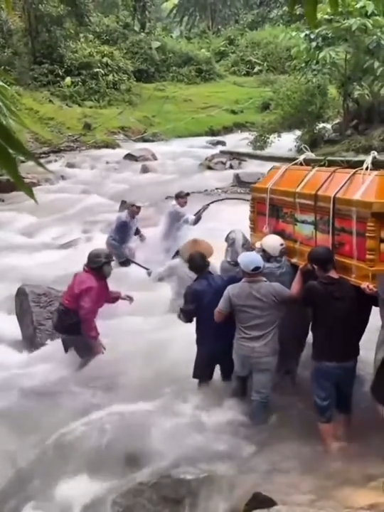 Quan tai vuot lu anh 1