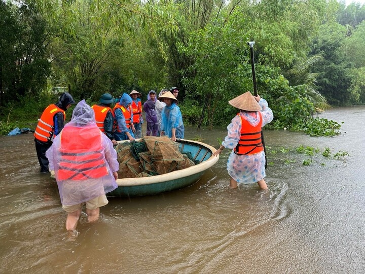 Phu nu cheo thung anh 1