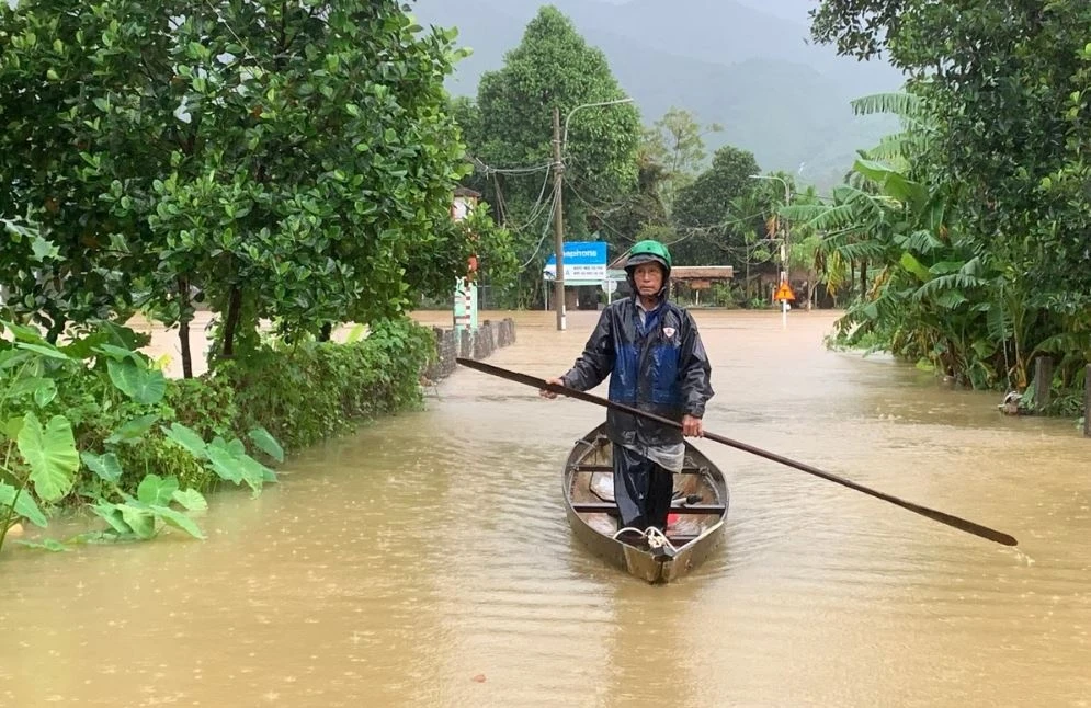 Thong tin moi ve mua lu dac biet nghiem trong o Hue - Da Nang hinh anh