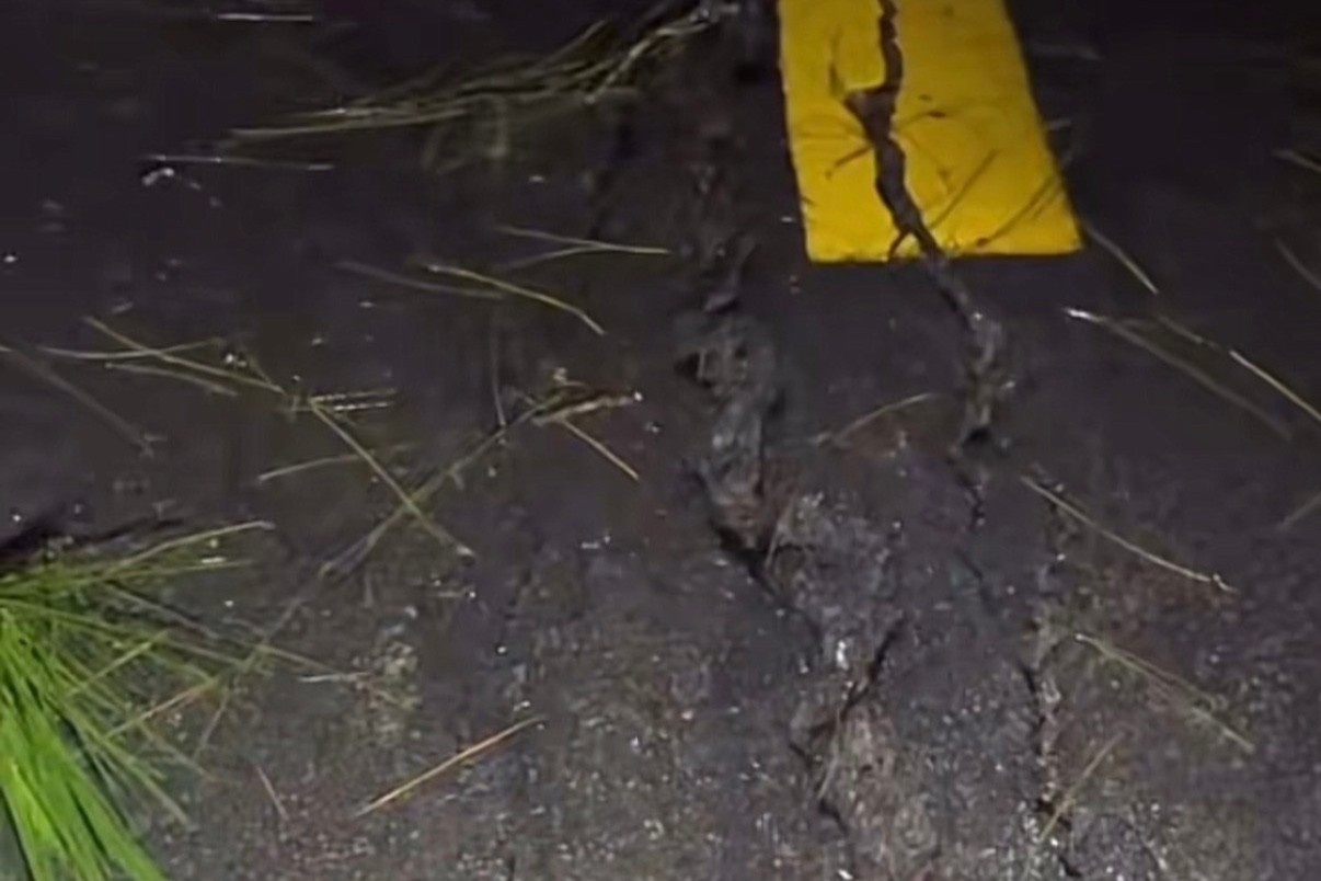 Xuat hien vet nut dai 10 m giua deo D’Ran o Lam Dong hinh anh