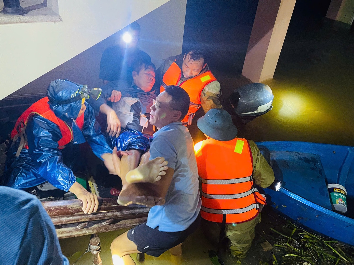 Lu lich su mien Trung anh 1