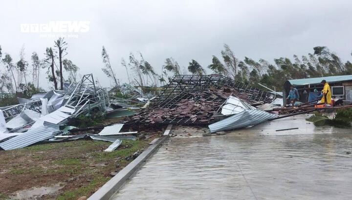 Bao Kalmaegi manh len cap 14, co the danh dam tau trong tai lon hinh anh