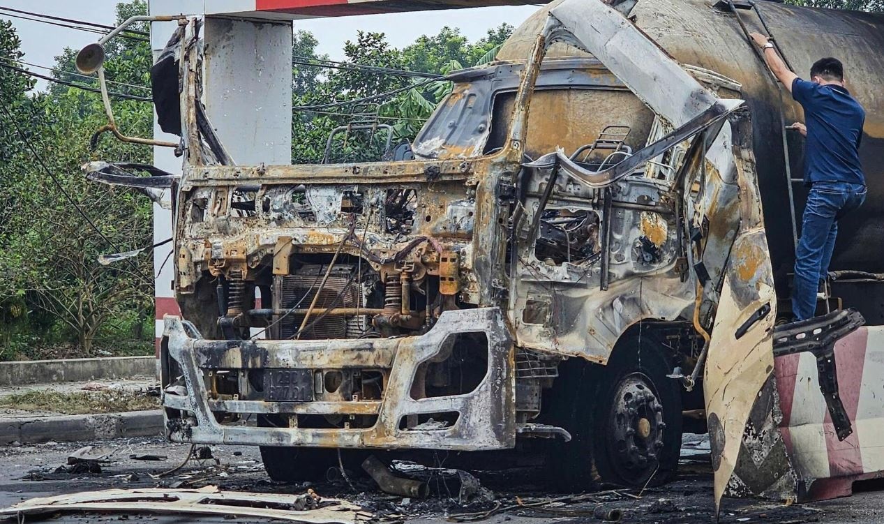 Hien truong xe bon no nhu bom o Hung Yen hinh anh