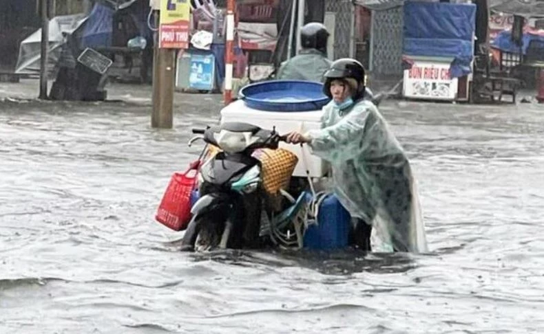 Tin mua rat to tren 800 mm o Hue, Da Nang hinh anh
